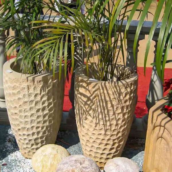 Moderne Tall Stone Planter